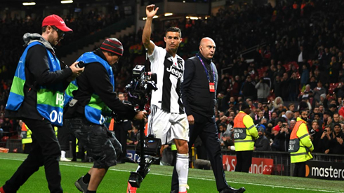 Cristiano Ronaldo waving goodbye to Man United fans