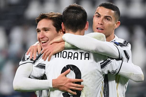 Ronaldo hugging Morata and Chiesa in Juventus