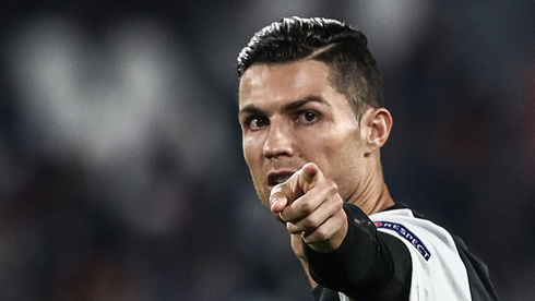 Cristiano Ronaldo pointing his finger