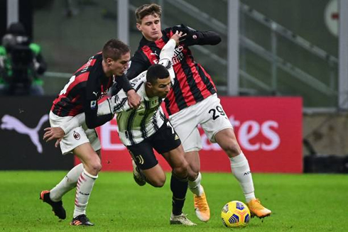 Cristiano Ronaldo battling for the ball with two Milan players