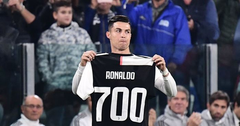 Cristiano Ronaldo holding Juventus shirt after 700 goals