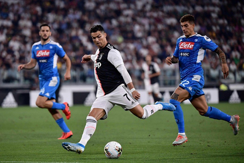 Cristiano Ronaldo shooting the ball in Juventus vs Napoli