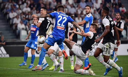 Napoli and Juventus players during a game between the two sides