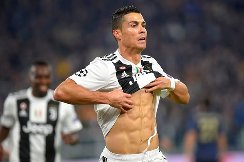 Cristiano Ronaldo scores for Juventus