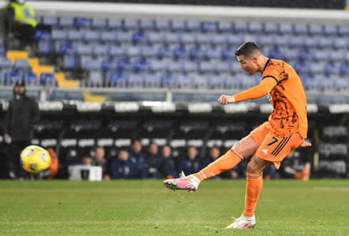 Cristiano Ronaldo taking a free-kick in the Serie A