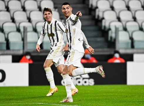 Cristiano Ronaldo scores and runs towards Chiesa