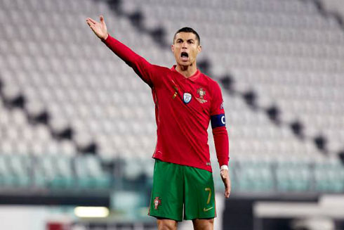 Cristiano Ronaldo raising his right arm