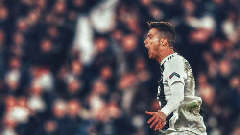Cristiano Ronaldo carrying Juve on his shoulders