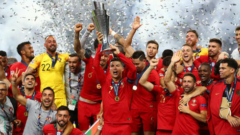 Ronaldo and his teammates after winning the EURO 2016