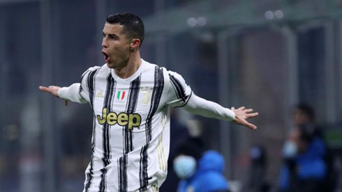 Cristiano Ronaldo scores goal for Juventus