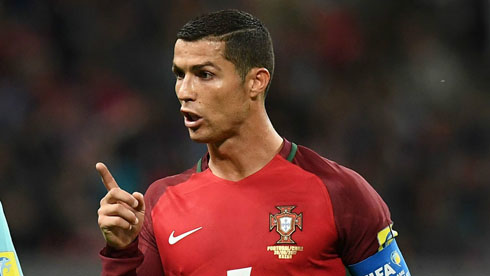 Cristiano Ronaldo raising his finger