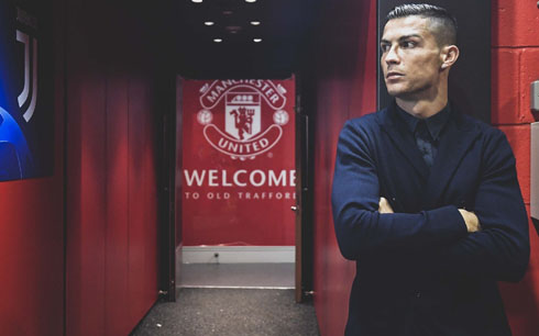 Cristiano Ronaldo waiting at the Old Trafford tunel entrance