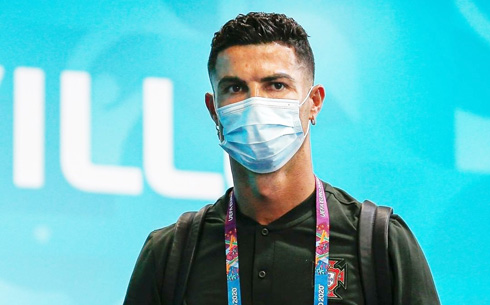 Cristiano Ronaldo wearing Covid-19 mask