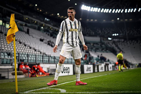 Cristiano Ronaldo scores for Juventus