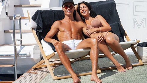Cristiano Ronaldo next to Georgina Rodriguez in their yacht