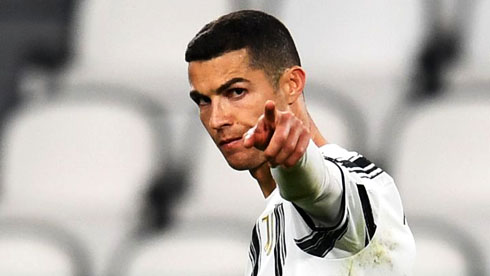 Cristiano Ronaldo points fingers to cameras