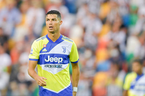 Cristiano Ronaldo wearing Juventus new shirt for 2021-2022