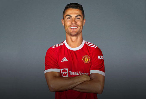 Cristiano Ronaldo signs for Manchester United in 2021