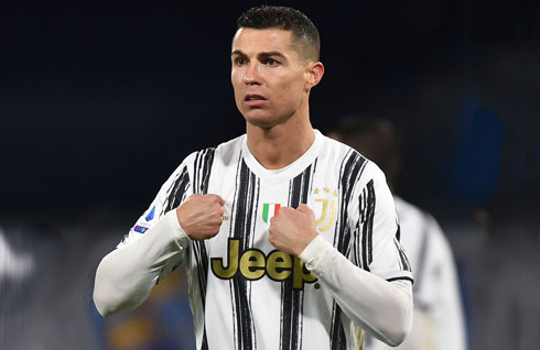 Cristiano Ronaldo pointing fingers at himself in Juventus