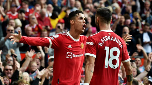 Cristiano Ronaldo celebrating United goal next to Bruno Fernandes