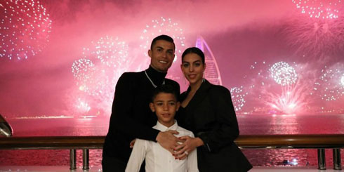 Cristiano Ronaldo next to Georgina Rodriguez and his son