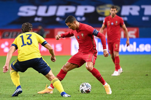 Cristiano Ronaldo dribbling players against Sweden