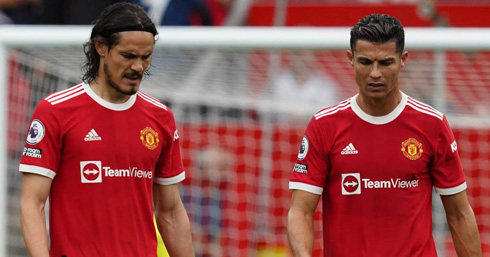 Cristiano Ronaldo next to Cavani in Man United