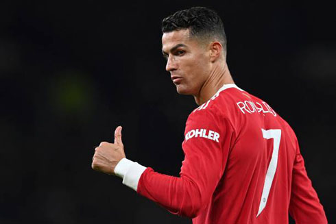 Cristiano Ronaldo thumbs up vs Atalanta