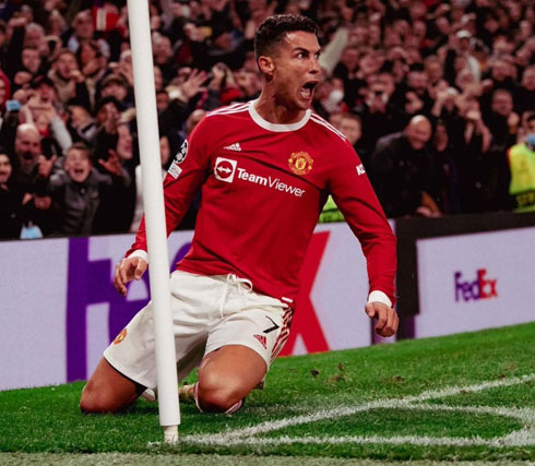 Cristiano Ronaldo celebrating United goal next to the corner flag