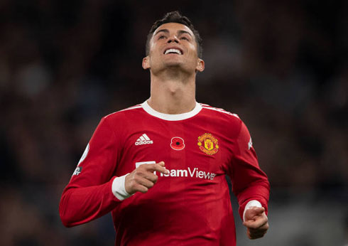 Cristiano Ronaldo running with a United shirt
