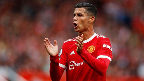 Cristiano Ronaldo motivating his teammates in Man United