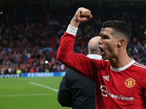 Cristiano Ronaldo celebraring with United fans