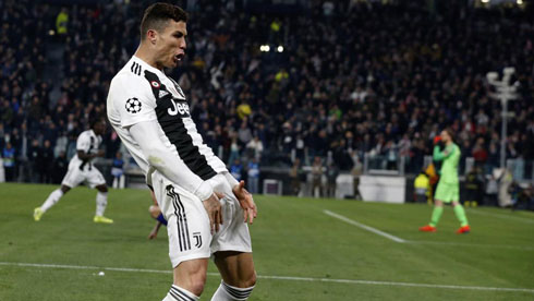 Cristiano Ronaldo mocking Diego Simeone after Juve beat Ateltico