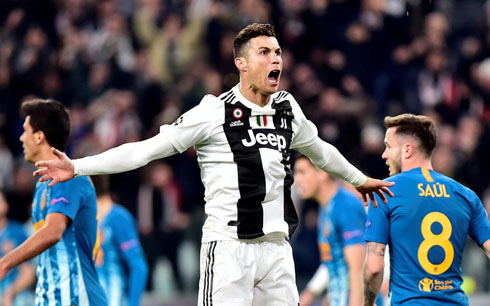 Cristiano Ronaldo with his arms wide open in Juve vs Atletico