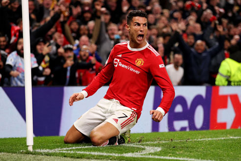 Cristiano Ronaldo scores for United and slides on his knees near the corner flag