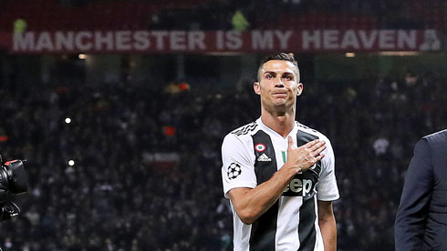 Cristiano Ronaldo raising his hand to his heart in Juventus