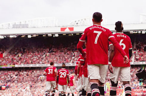 Cristiano Ronaldo and Pogba entering Old Trafford