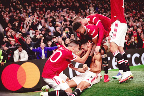 Cristiano Ronaldo celebrates Man United goal with his teammates