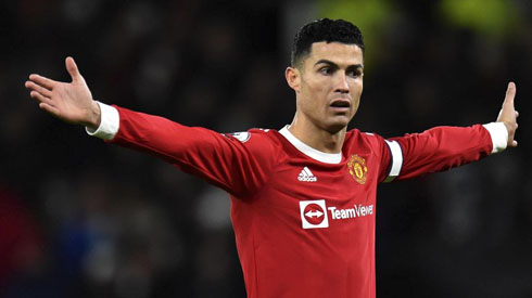 Cristiano Ronaldo scores for United