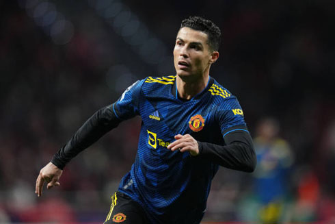 Cristiano Ronaldo playing in United blue shirt