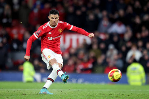 Cristiano Ronaldo taking a penalty-kick for Man United