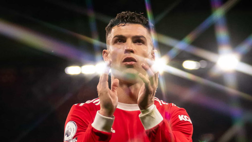 Cristiano Ronaldo applauds United fans
