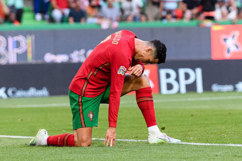 Cristiano Ronaldo down to one knee