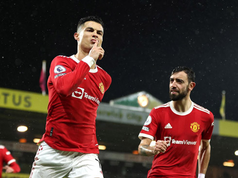 Cristiano Ronaldo and Bruno Fernandes playing for Utd