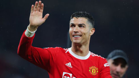 Cristiano Ronaldo waving at fans