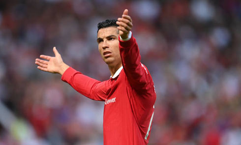 Cristiano Ronaldo waving with his arms