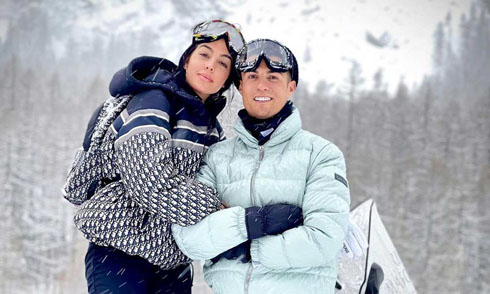 Cristiano Ronaldo enjoying the snow with his girlfriend