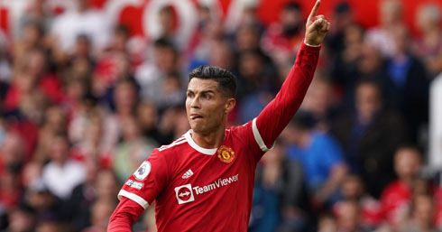Cristiano Ronaldo raising his left arm
