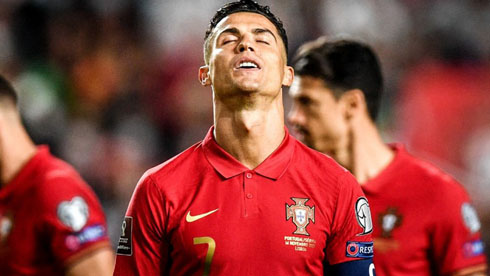 Cristiano Ronaldo closing his eyes in frustration