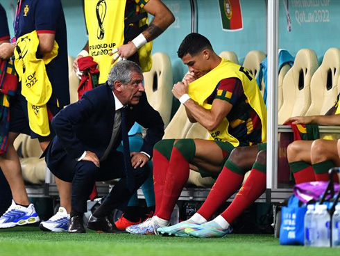 Cristiano Ronaldo talking with Fernando Santos at the World Cup 2022